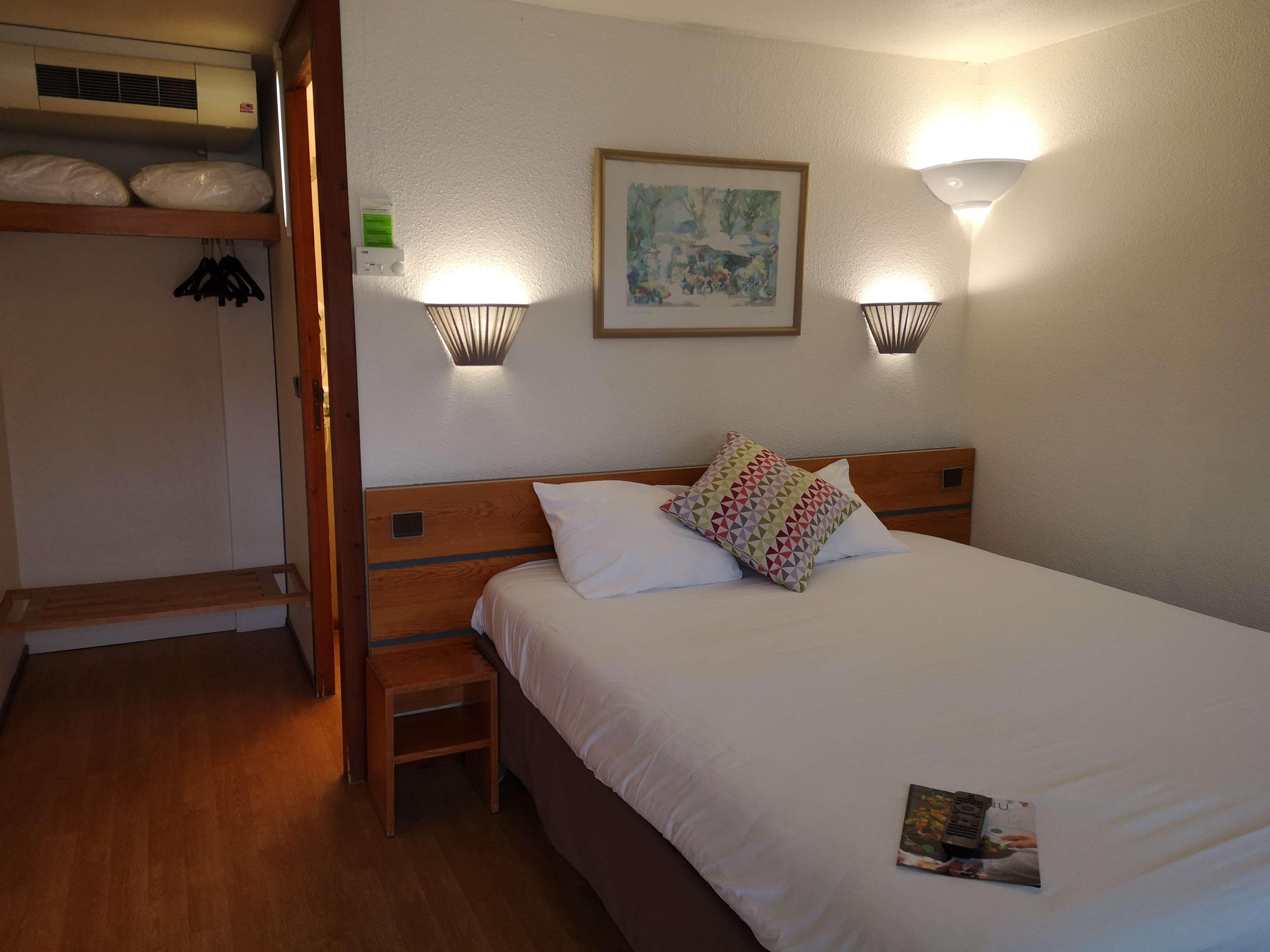 Campanile Angers Ouest - Beaucouze Hotel Bagian luar foto