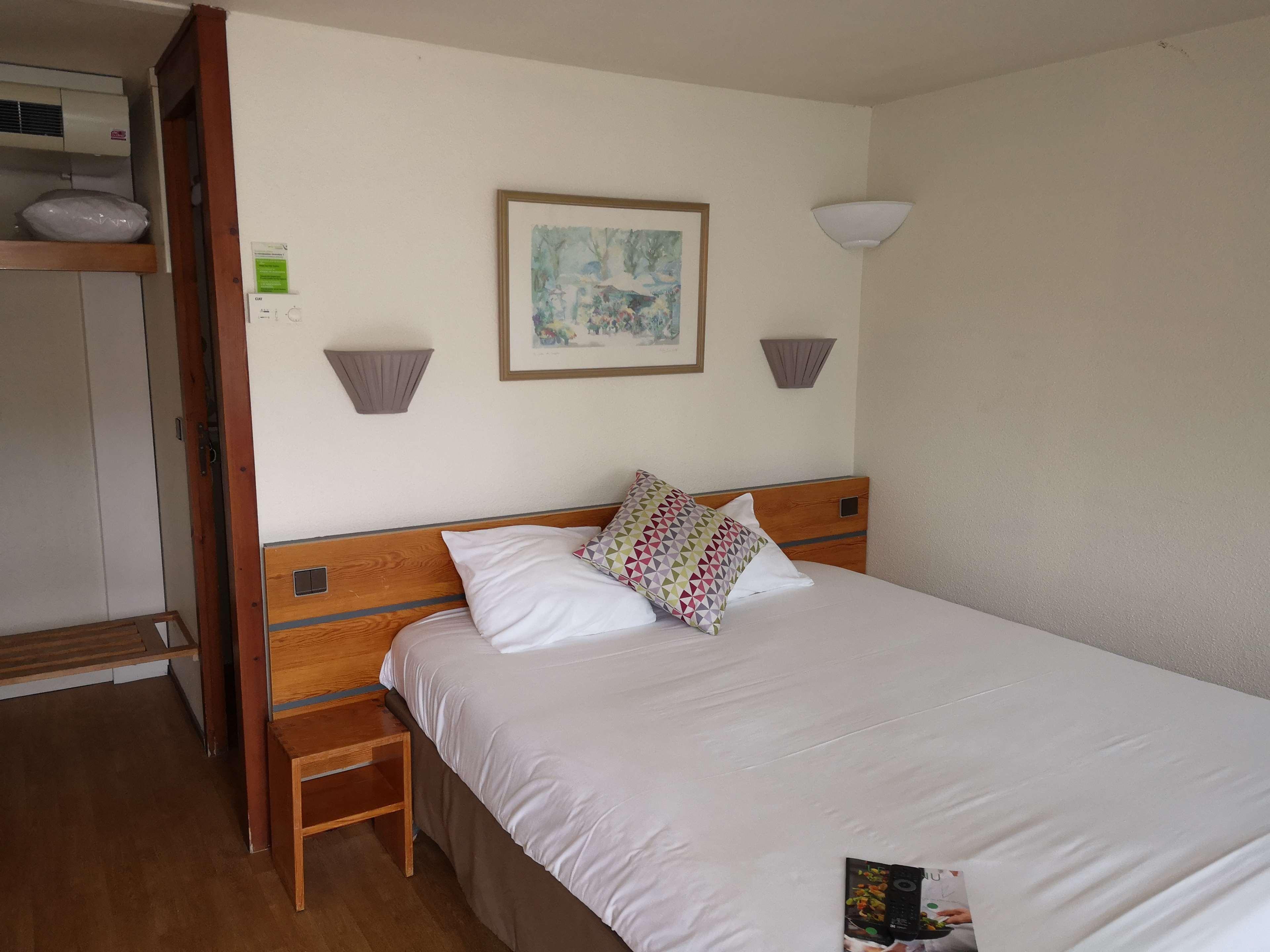 Campanile Angers Ouest - Beaucouze Hotel Bagian luar foto