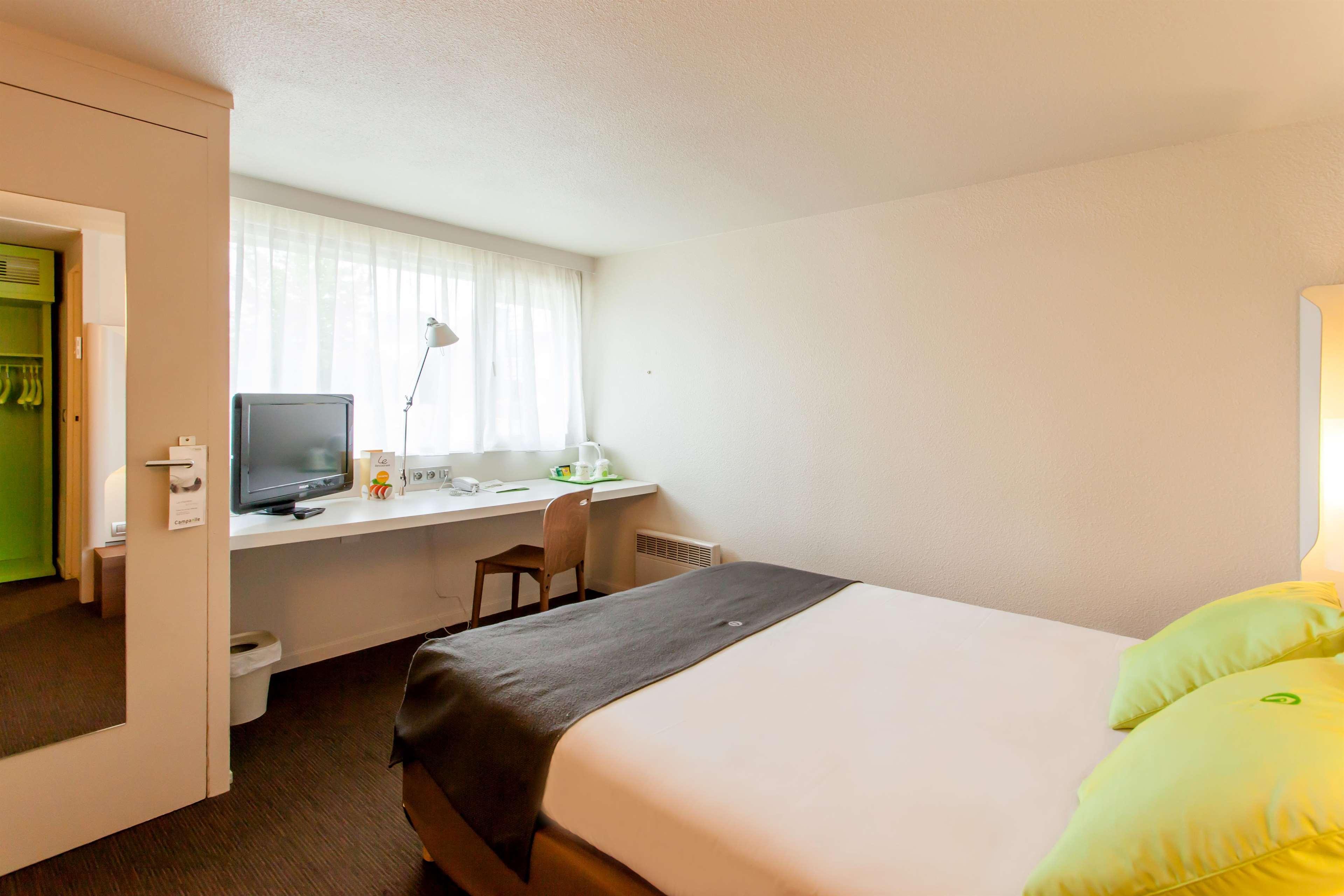Campanile Angers Ouest - Beaucouze Hotel Bagian luar foto
