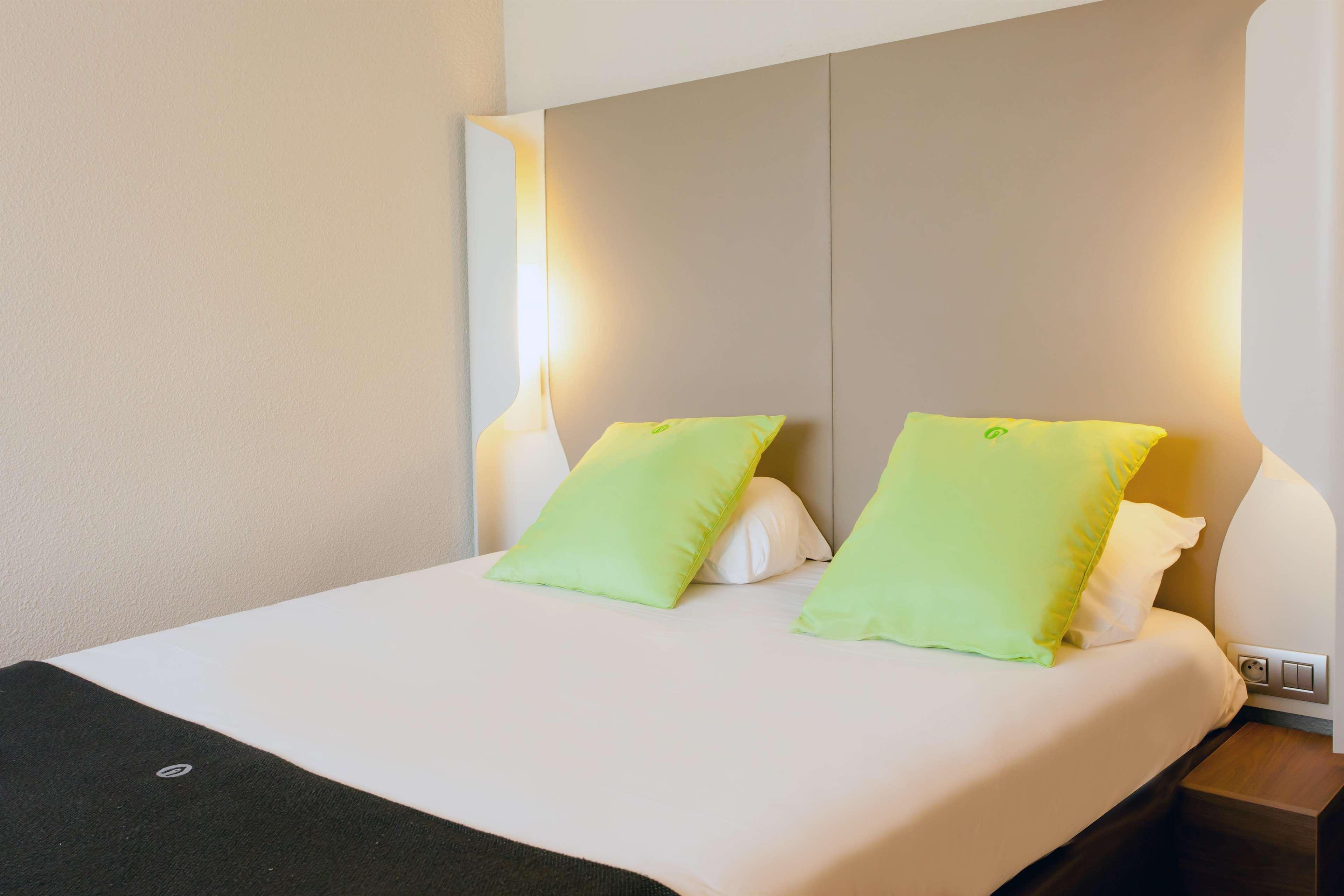 Campanile Angers Ouest - Beaucouze Hotel Bagian luar foto