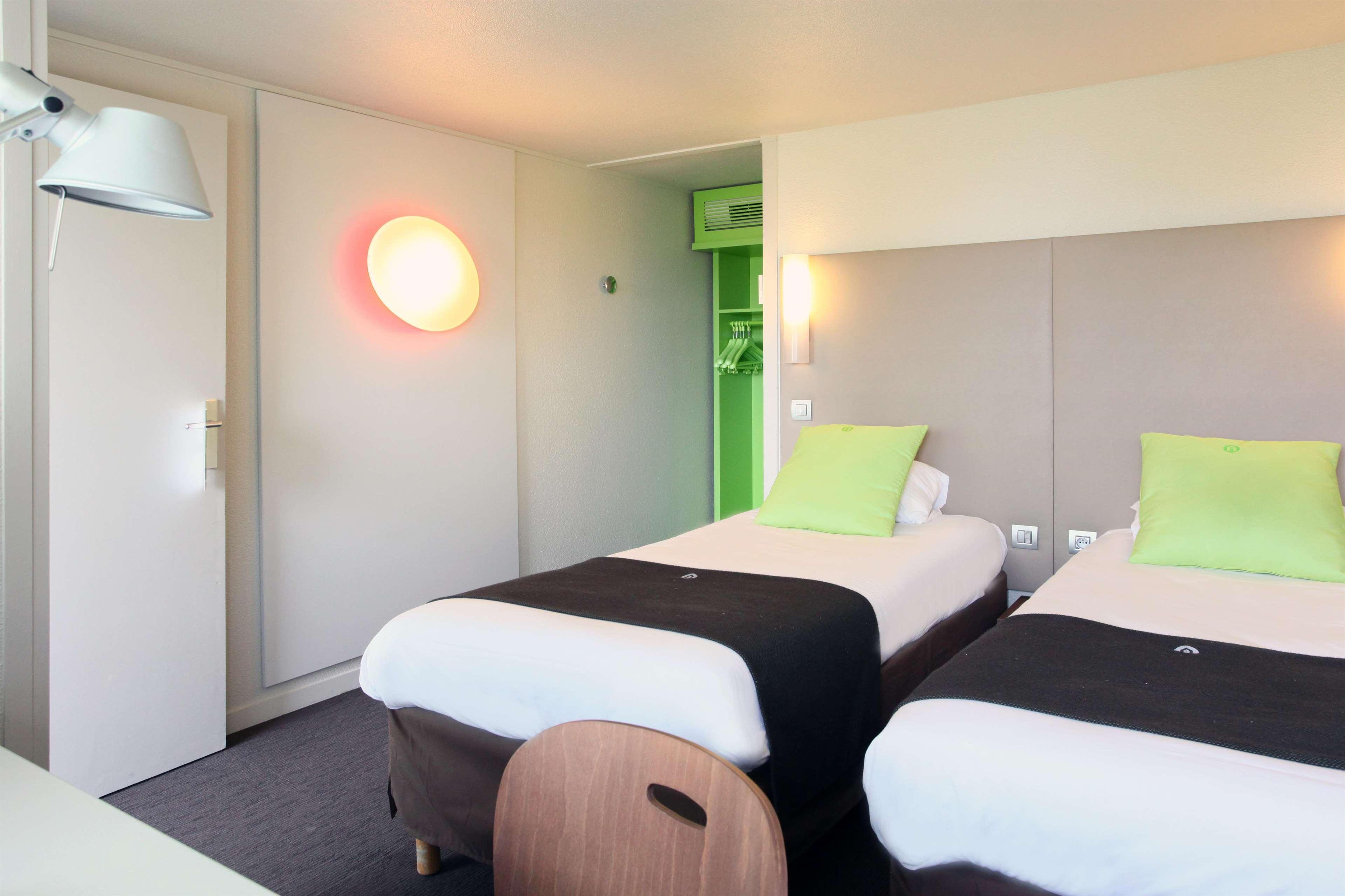 Campanile Angers Ouest - Beaucouze Hotel Bagian luar foto