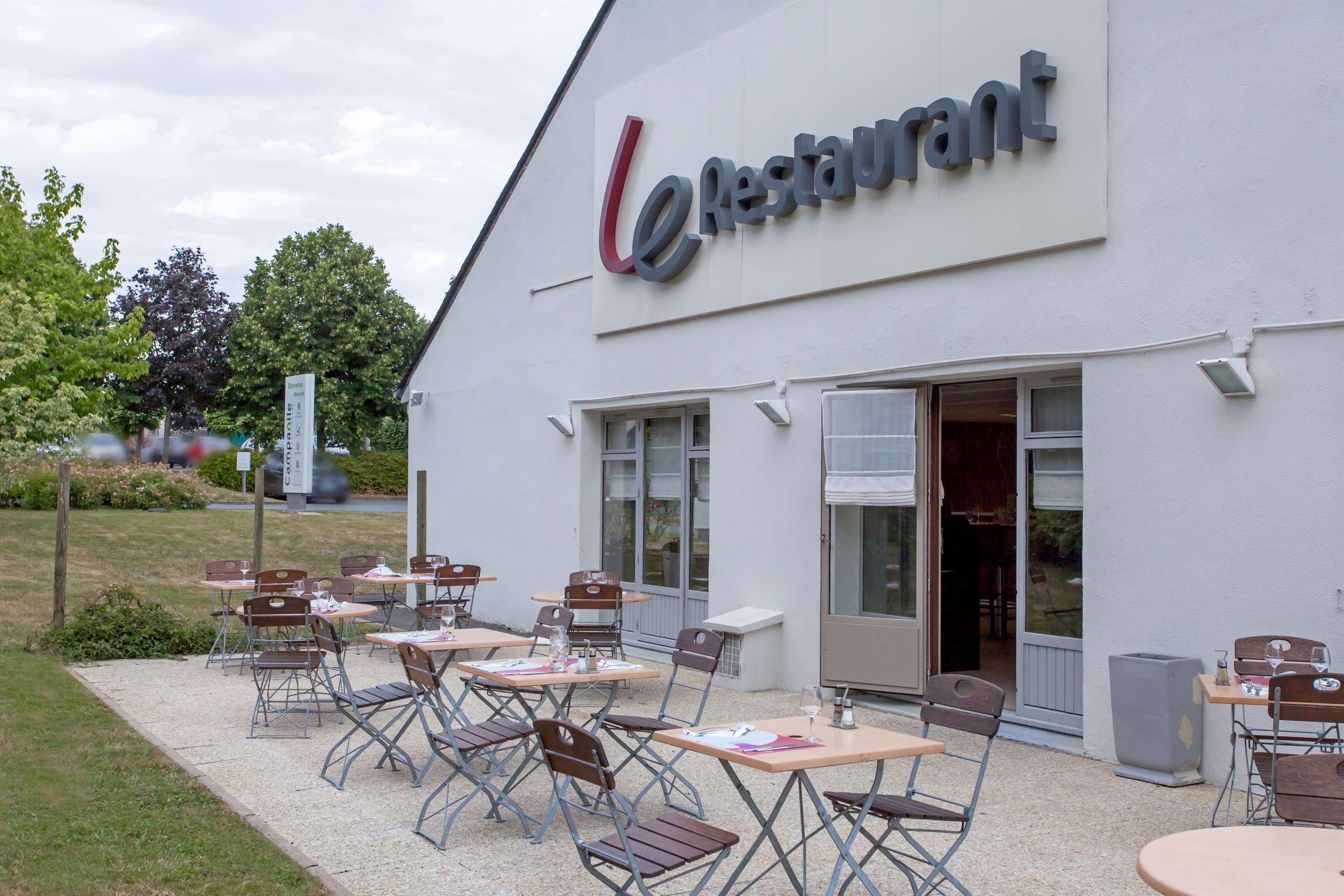 Campanile Angers Ouest - Beaucouze Hotel Bagian luar foto