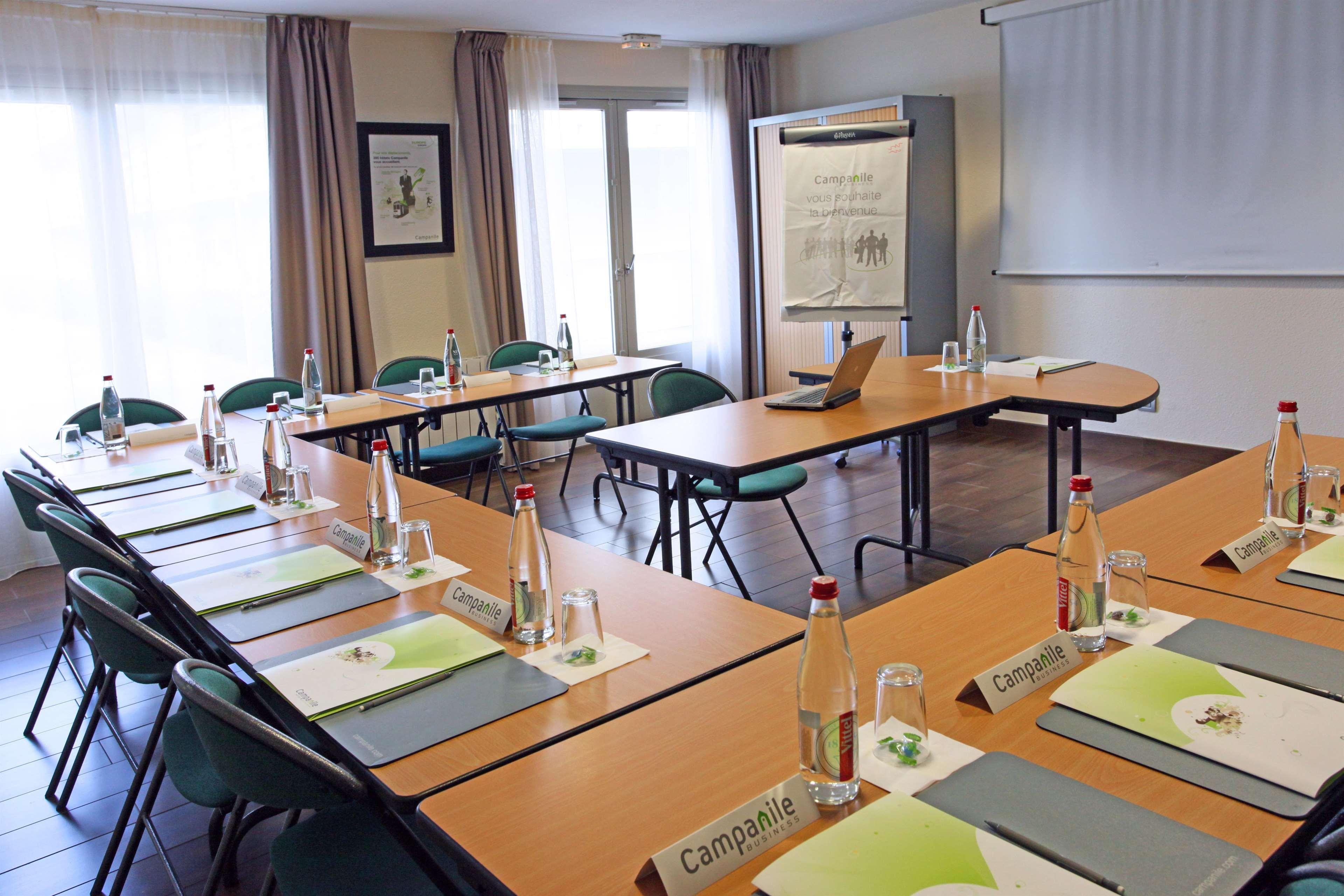 Campanile Angers Ouest - Beaucouze Hotel Bagian luar foto