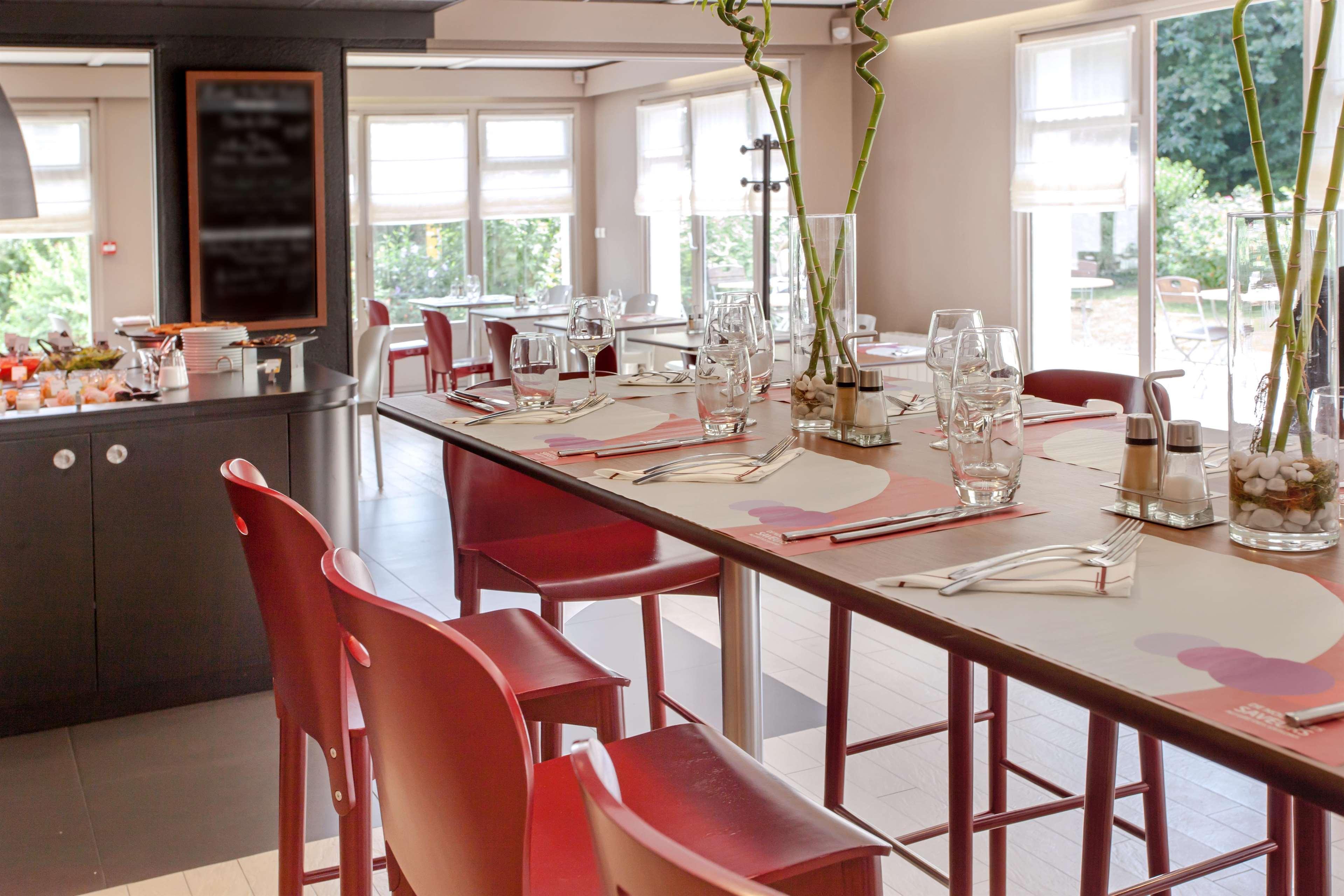 Campanile Angers Ouest - Beaucouze Hotel Bagian luar foto