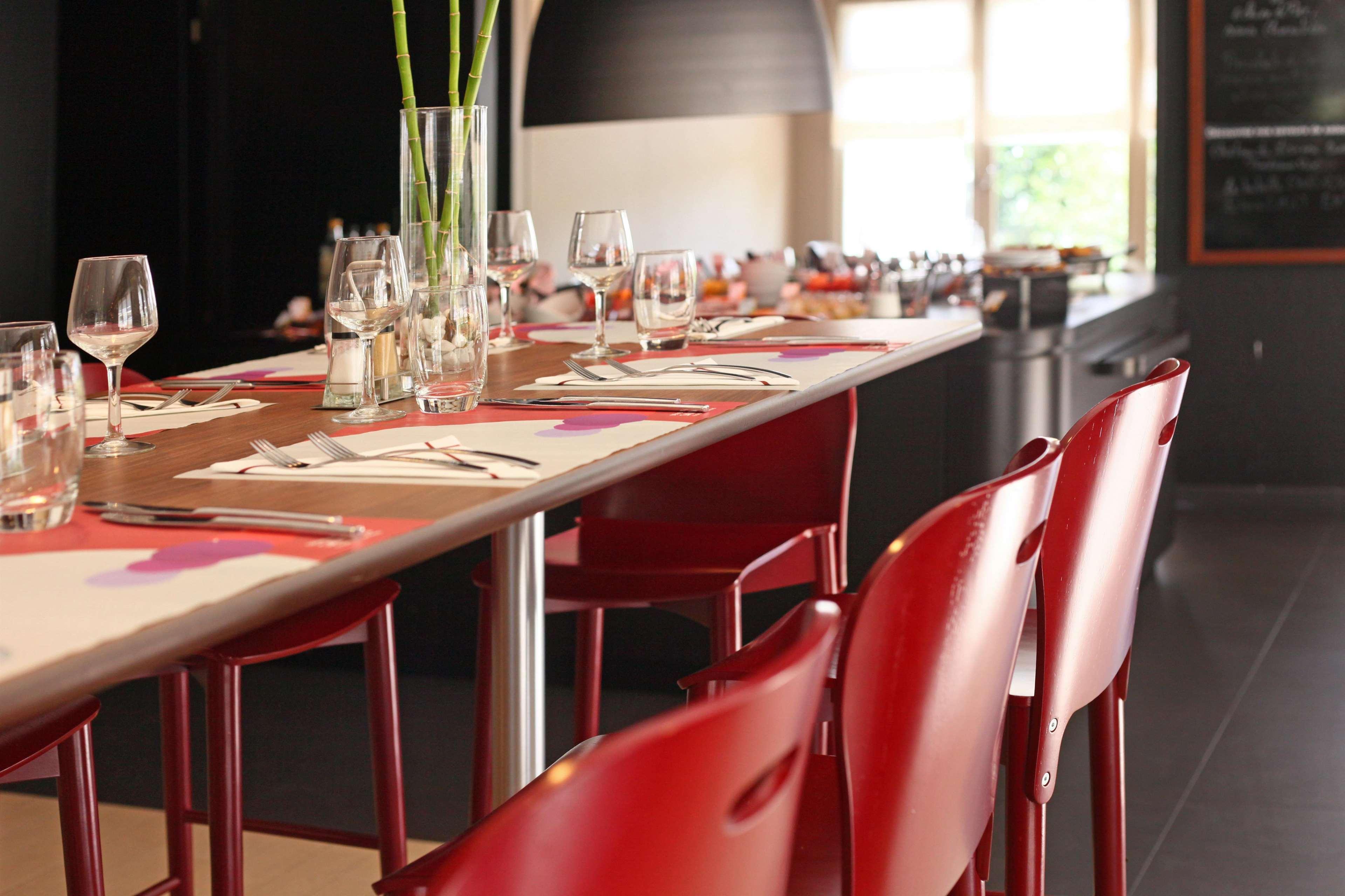 Campanile Angers Ouest - Beaucouze Hotel Bagian luar foto