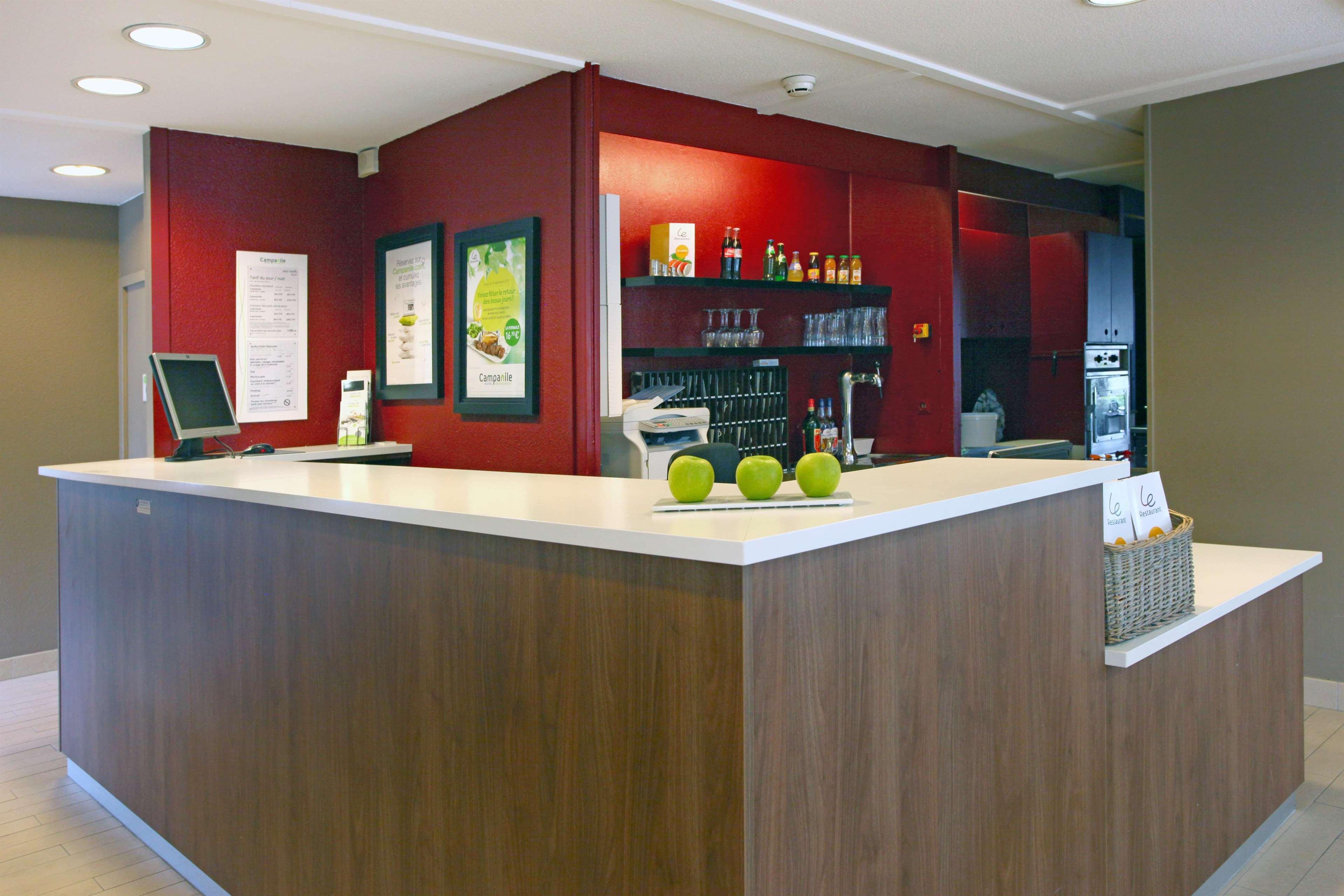 Campanile Angers Ouest - Beaucouze Hotel Bagian luar foto