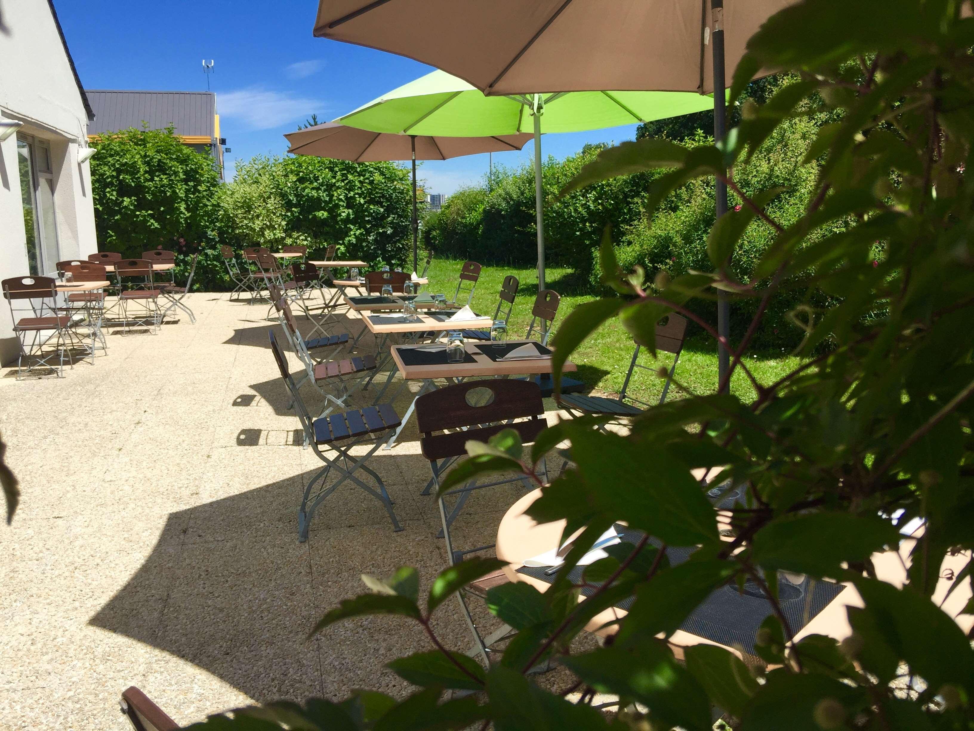 Campanile Angers Ouest - Beaucouze Hotel Bagian luar foto