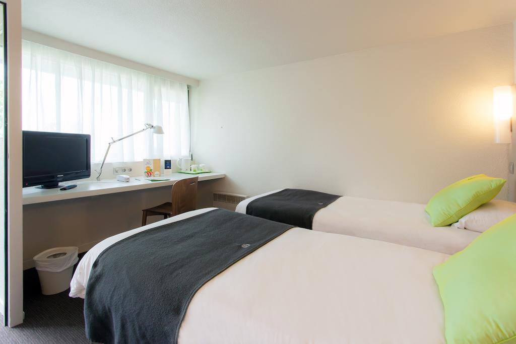 Campanile Angers Ouest - Beaucouze Hotel Bagian luar foto