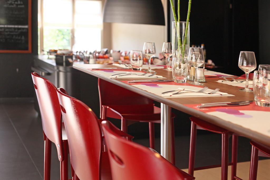 Campanile Angers Ouest - Beaucouze Hotel Bagian luar foto