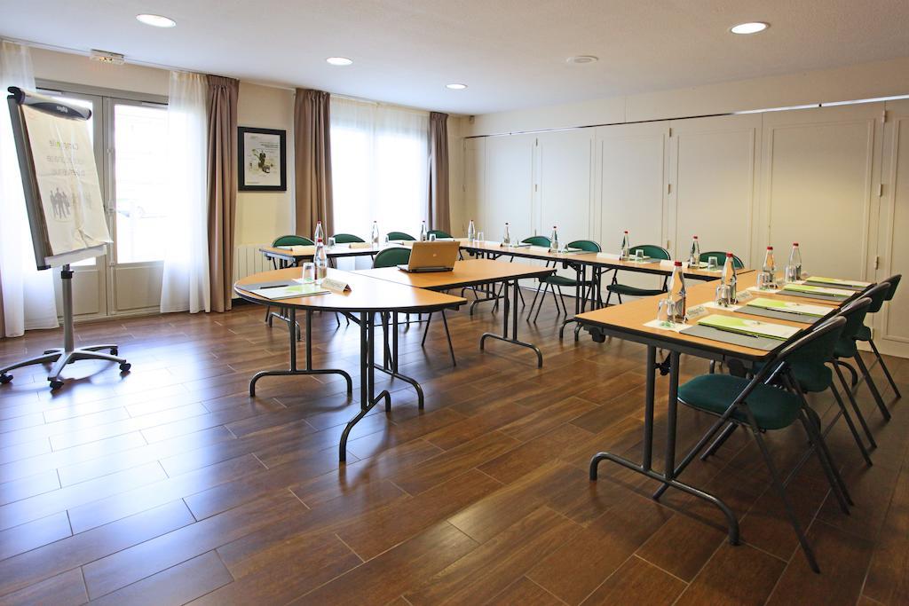Campanile Angers Ouest - Beaucouze Hotel Bagian luar foto