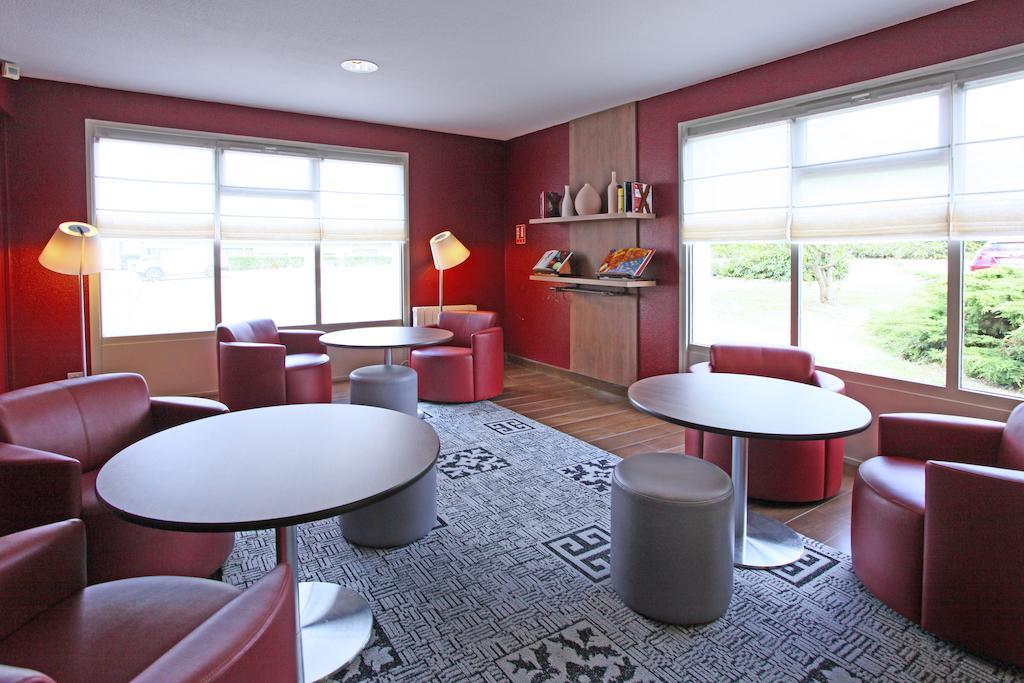 Campanile Angers Ouest - Beaucouze Hotel Bagian luar foto