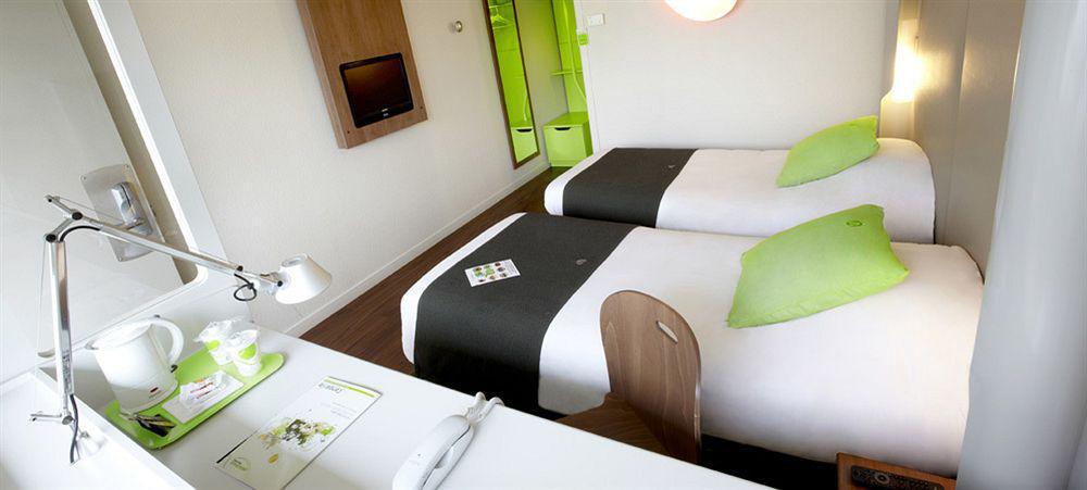 Campanile Angers Ouest - Beaucouze Hotel Bagian luar foto