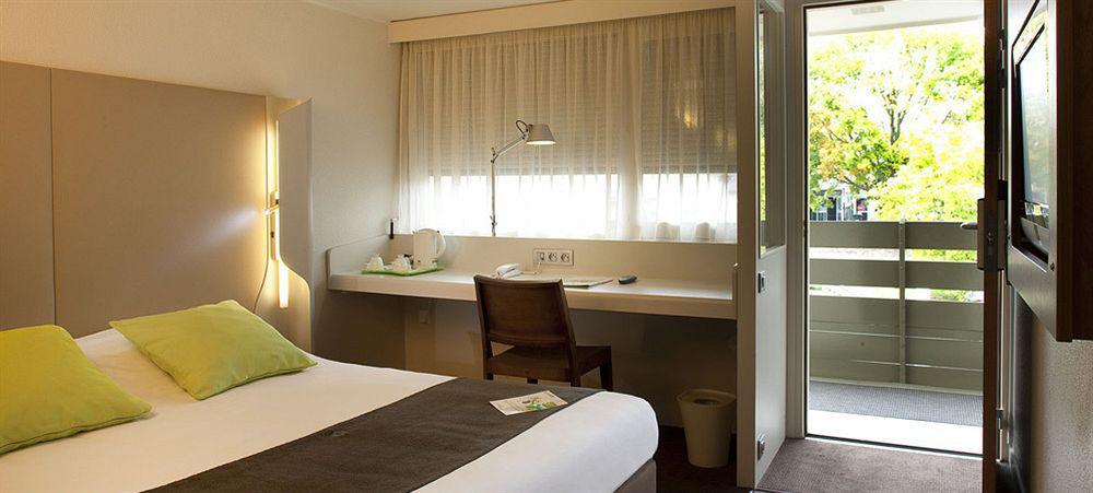Campanile Angers Ouest - Beaucouze Hotel Bagian luar foto
