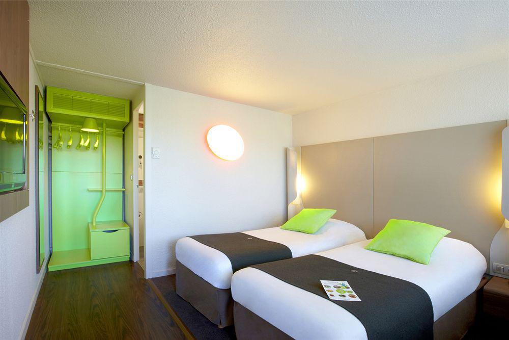 Campanile Angers Ouest - Beaucouze Hotel Ruang foto